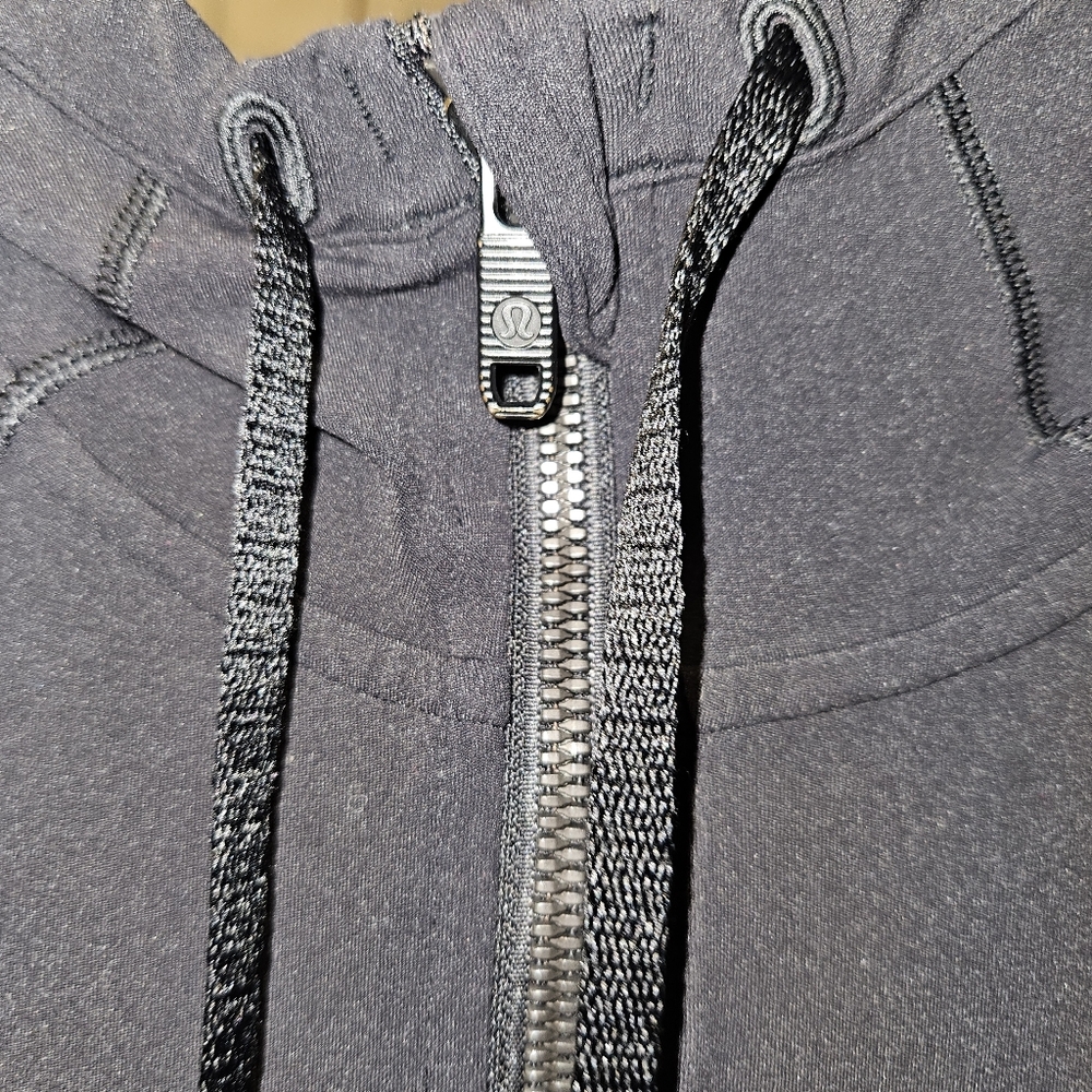 Lululemon Define Black Jacket With Hood & Draw Strings